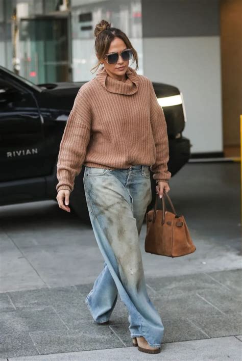 jennifer lopez baggy jeans